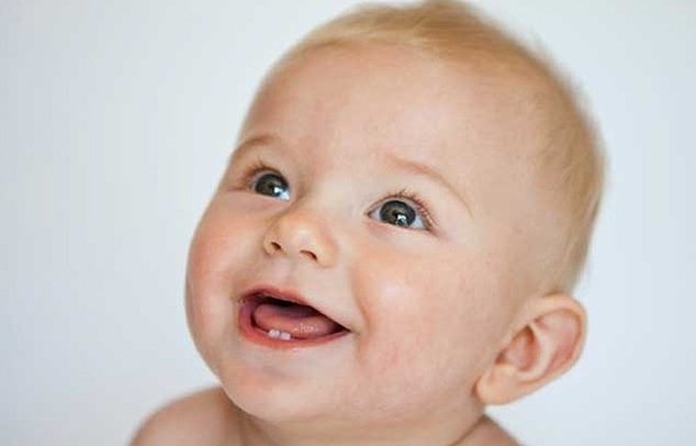 poussée des dents à 6 mois