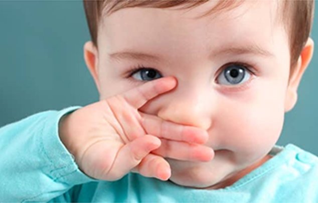 enfant renifleur à la maternelle