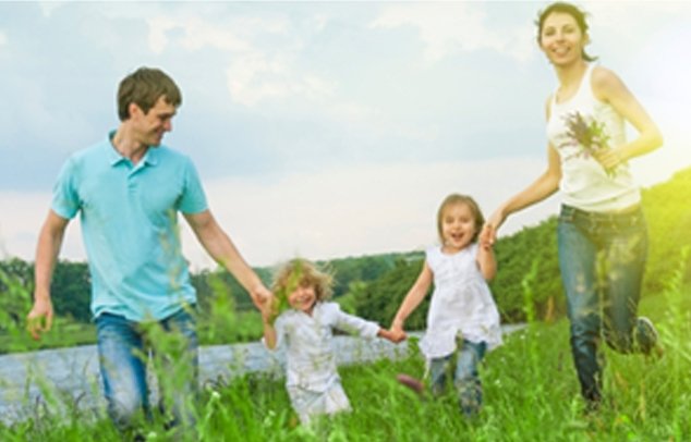 Toute la famille dans la nature